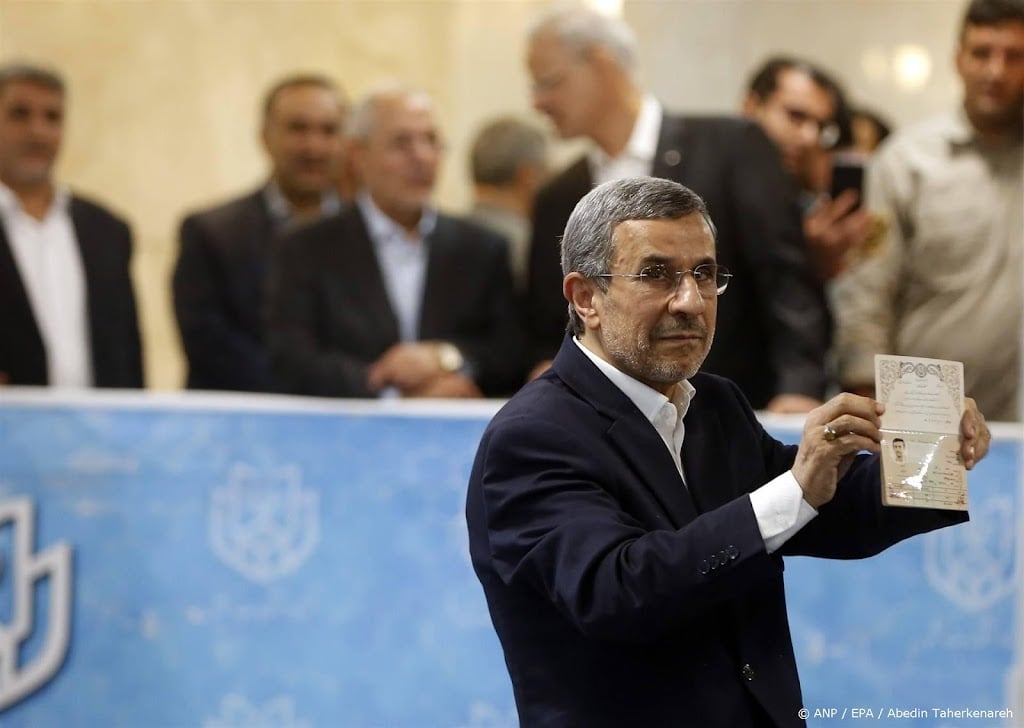 Iraanse oud-president Ahmadinejad gaat opnieuw voor comeback