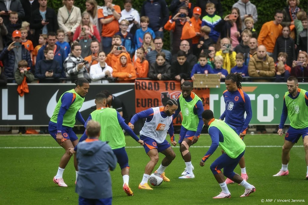 Oranje traint zonder Malen, De Jong, Koopmeiners en Reijnders