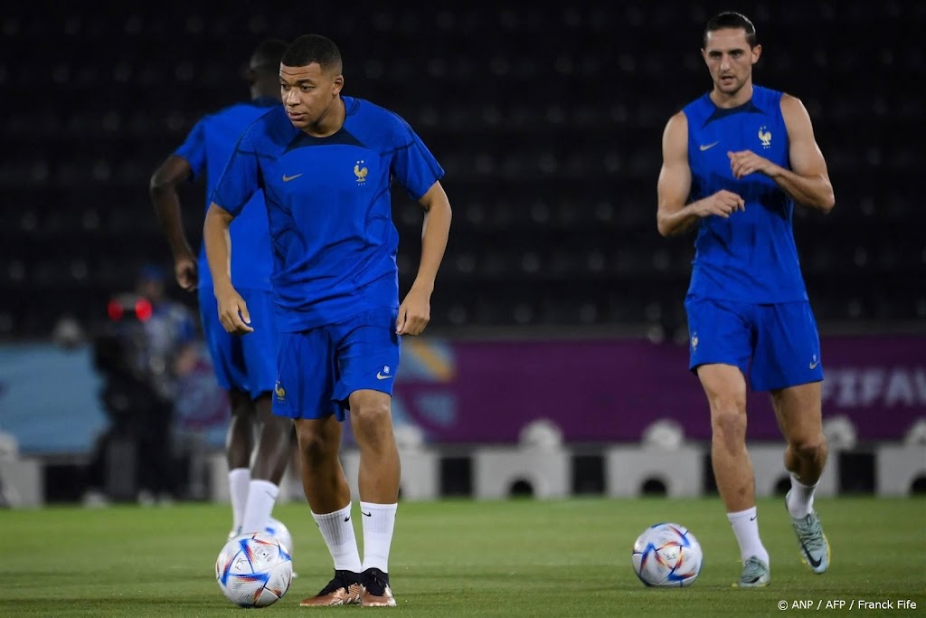 Franse internationals Mbappé en Rabiot trainen individueel