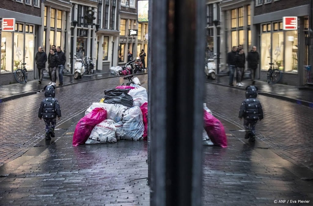 FNV: werknemers afvalsector staken op dertien verwerkingslocaties