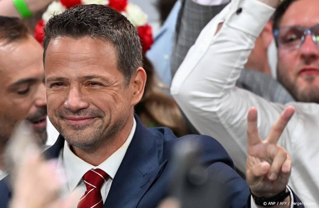 Pro-Europese Poolse presidentskandidaat geeft nederlaag toe