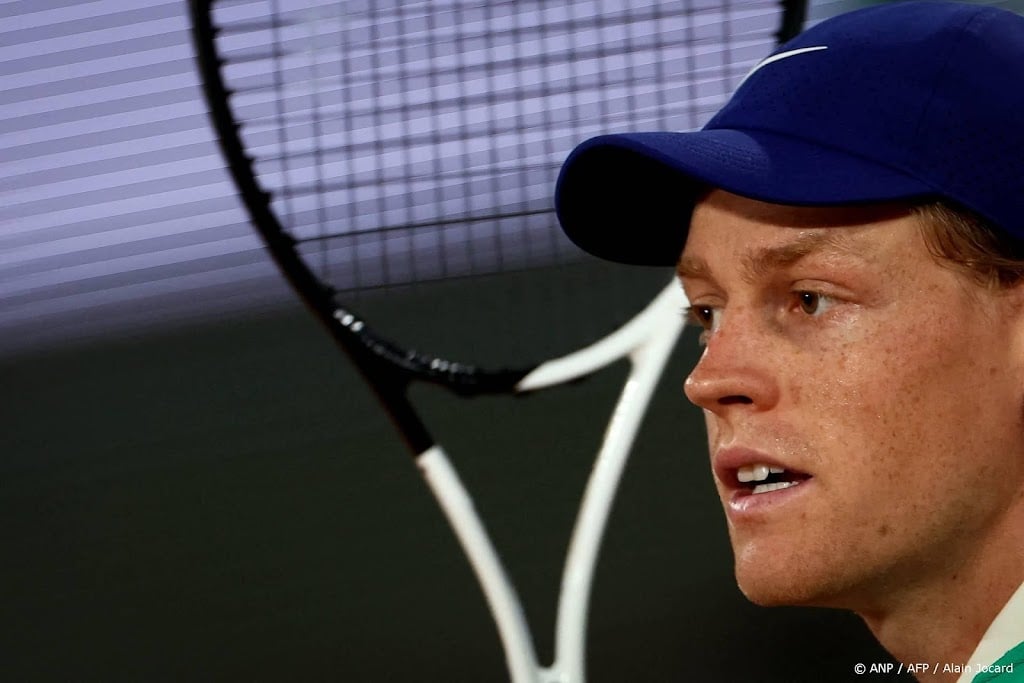 Tennisser Sinner veel te sterk voor Roeblev op Roland Garros