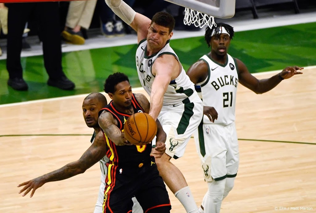 Basketballers Bucks zege verwijderd van plek in NBA Finals
