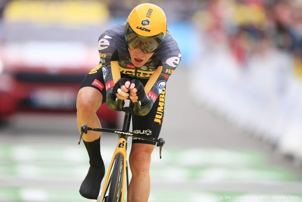 Wielrenner Kruijswijk ziet teamgenoot Roglic veel tijd verliezen 