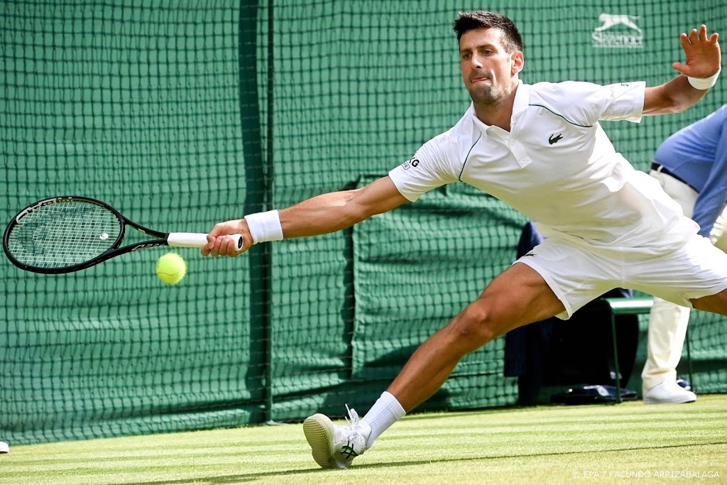 Djokovic met jubileumzege naar vierde ronde Wimbledon