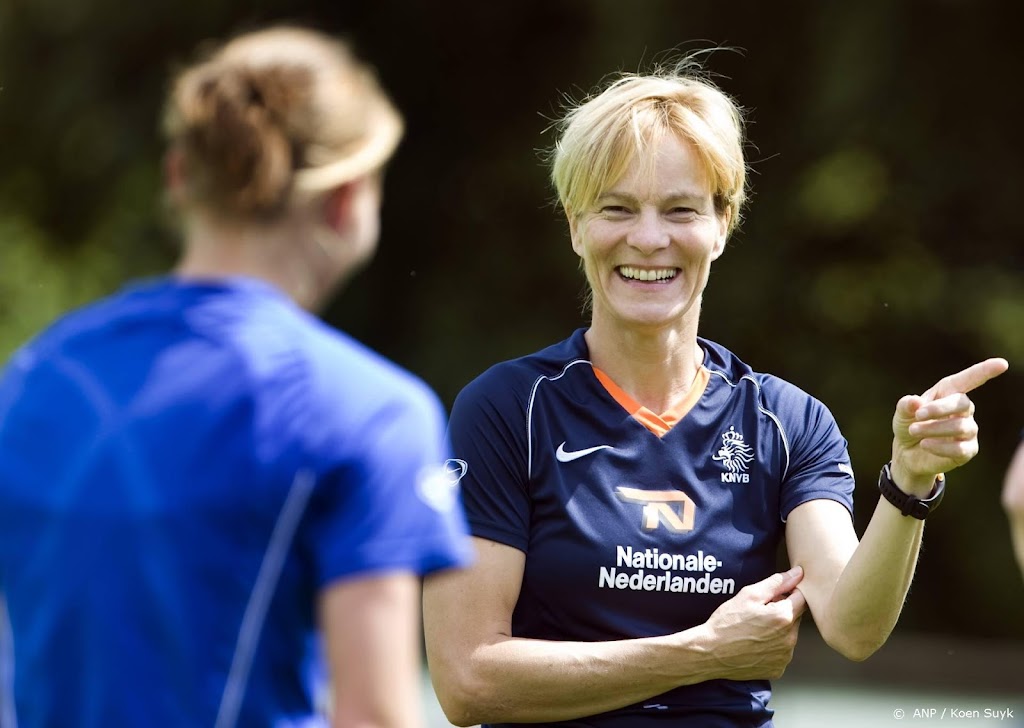 Ierse bond steunt bondscoach Pauw van Ierse voetbalsters