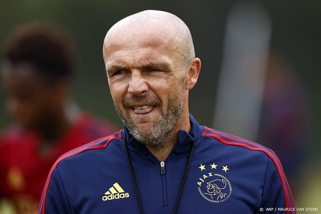 Paderborn bezorgt Schreuder eerste nederlaag als trainer Ajax