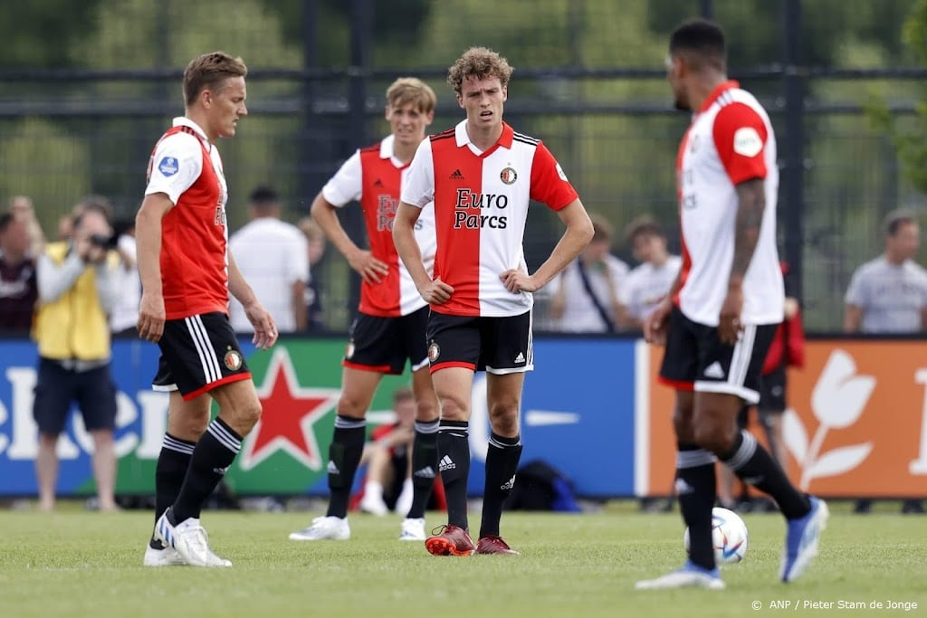 Feyenoord verliest eerste oefenwedstrijd met 7-0