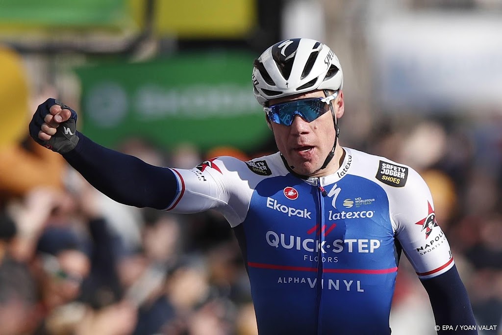 Jakobsen sprint bij debuut naar ritwinst in Tour de France
