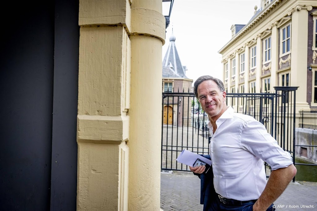 Rutte belt Zelensky voor laatste keer als premier 