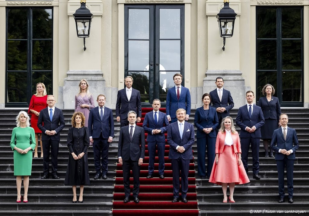 Media buurlanden: Nederland begint aan politiek experiment