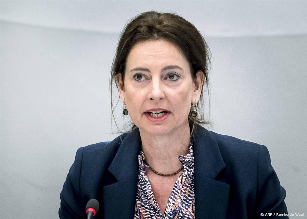 Toezichthouder laakt handelen ministerie bij spoedklussen AIVD