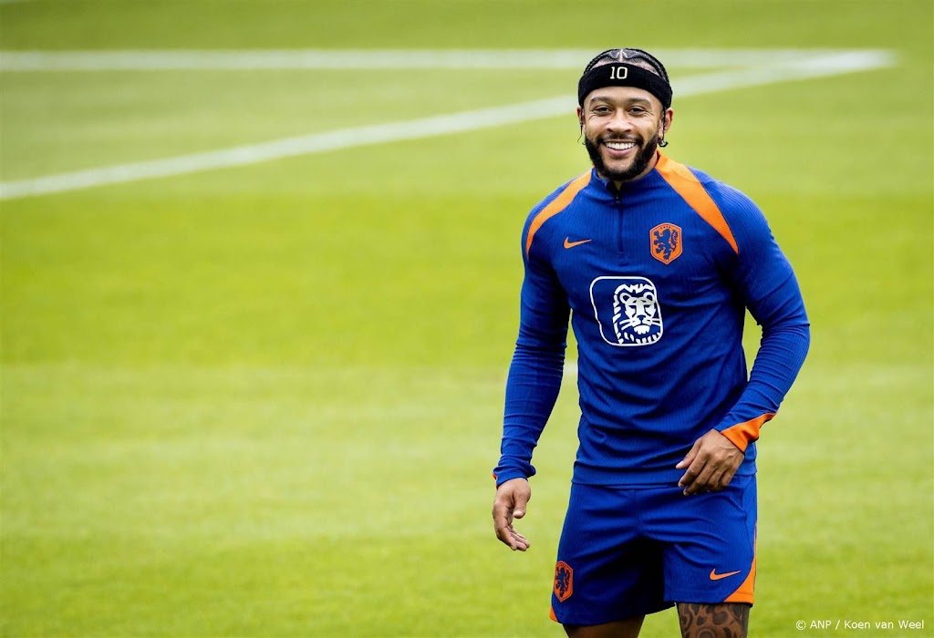 Depay begint aan 96e interland en evenaart Robben en Wijnaldum