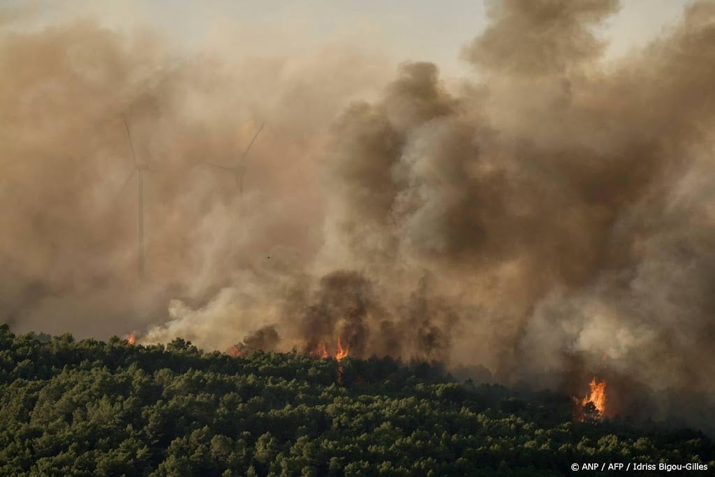Grote natuurbrand teistert Zuid-Frankrijk