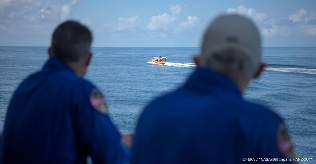 Capsule SpaceX veilig neergekomen in Golf van Mexico