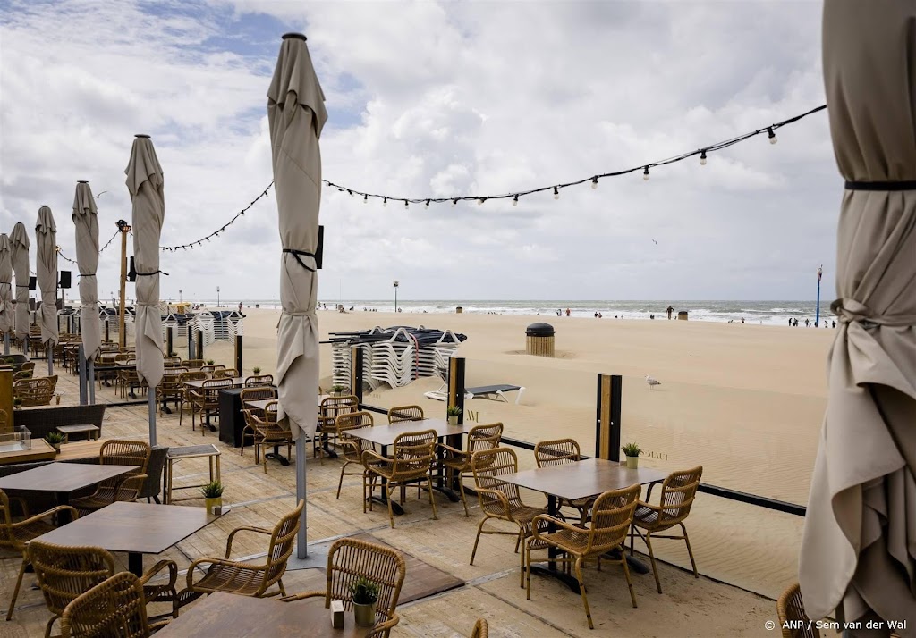 Strandtenten missen gasten door regenachtige zomer