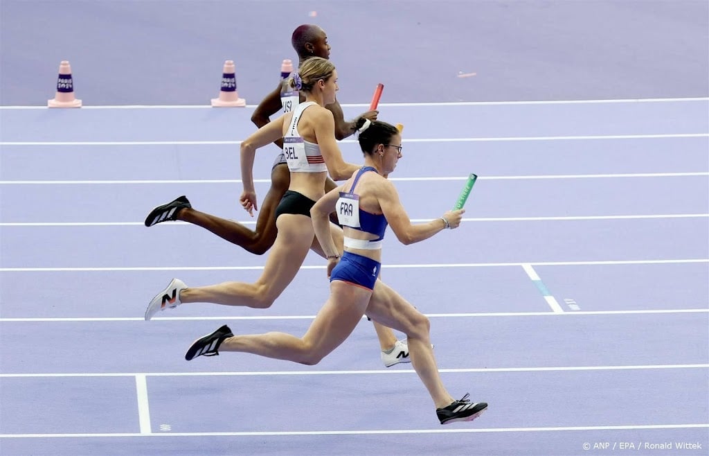 Amerikaans team loopt in series wereldrecord 4x400 mixed relay