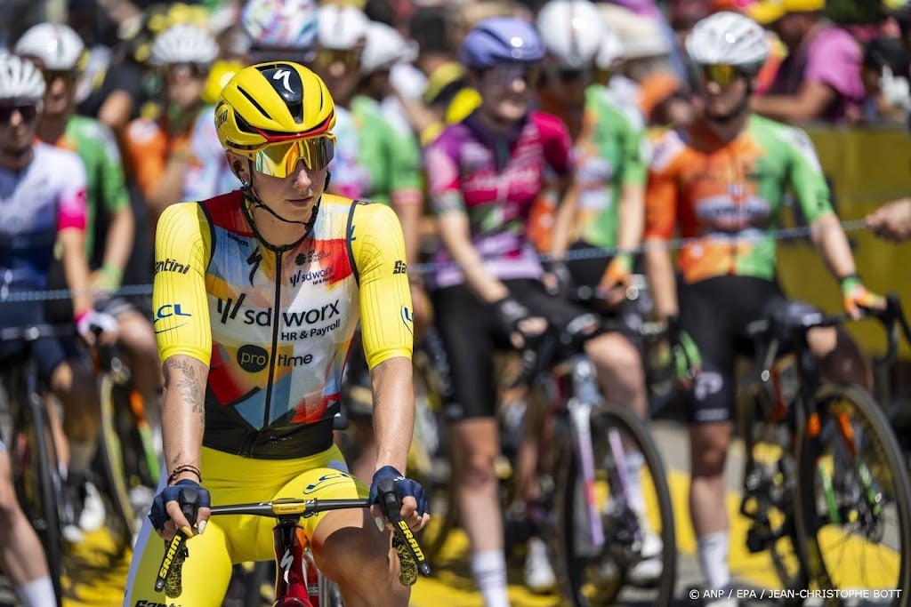 Wiebes sprint in Genève in gele trui naar tweede etappezege  