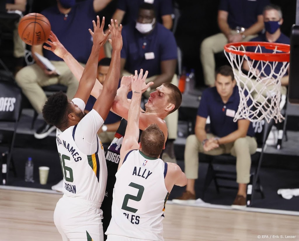 Jokic schiet Denver Nuggets naar 2e ronde in play-offs NBA