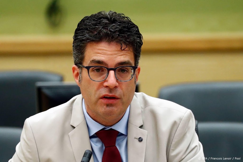 Belgische topviroloog: handenschuddende minister ongeloofwaardig