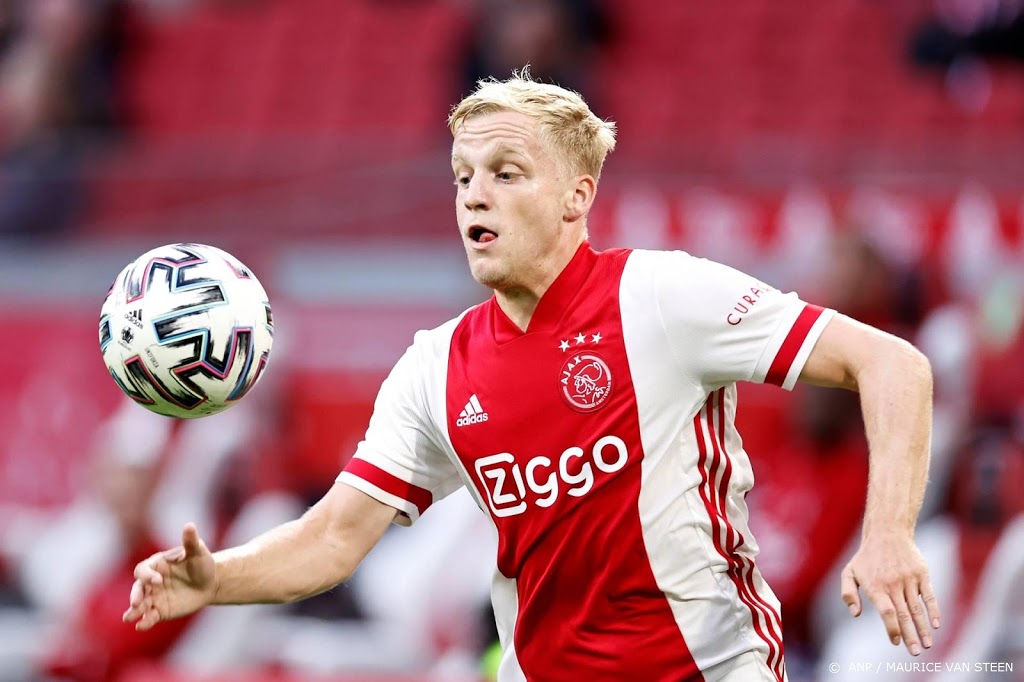 Van de Beek tekent voor vijf jaar bij Manchester United