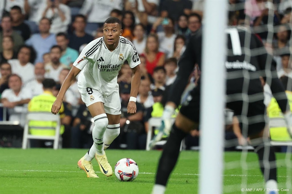 Mbappé content met eerste goals in 'mooiste stadion ter wereld'