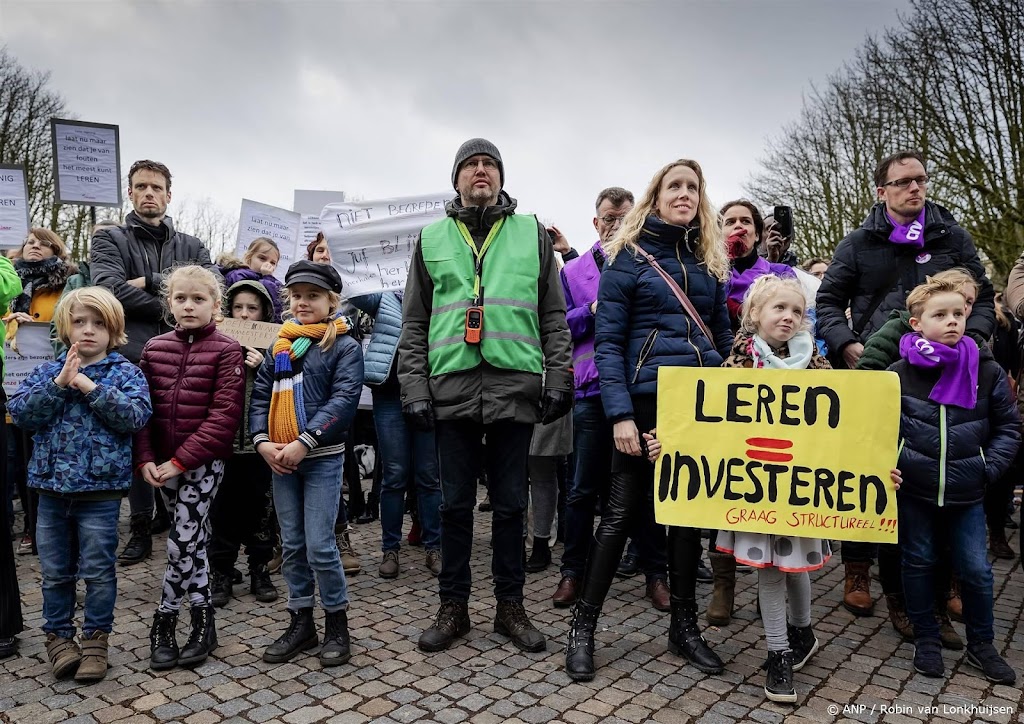 Onderwijsbond: hardere acties volgen als bezuinigingen doorgaan