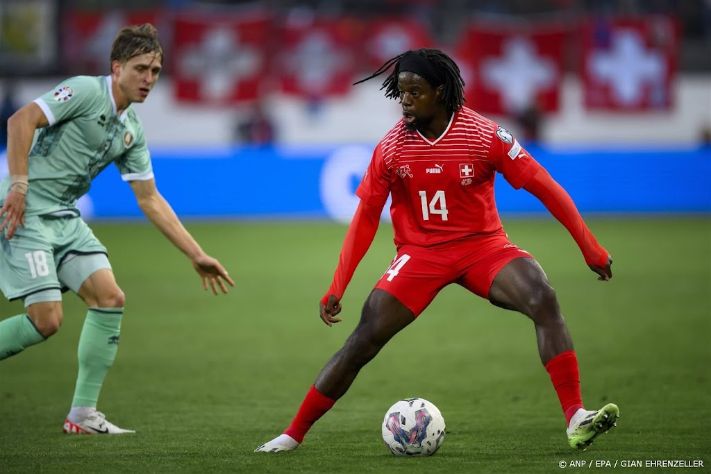 Feyenoord legt verdediger Lotomba voor drie seizoenen vast