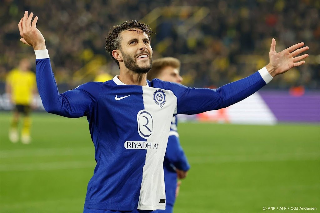AZ-tegenstander AS Roma haalt transfervrije verdediger Hermoso 