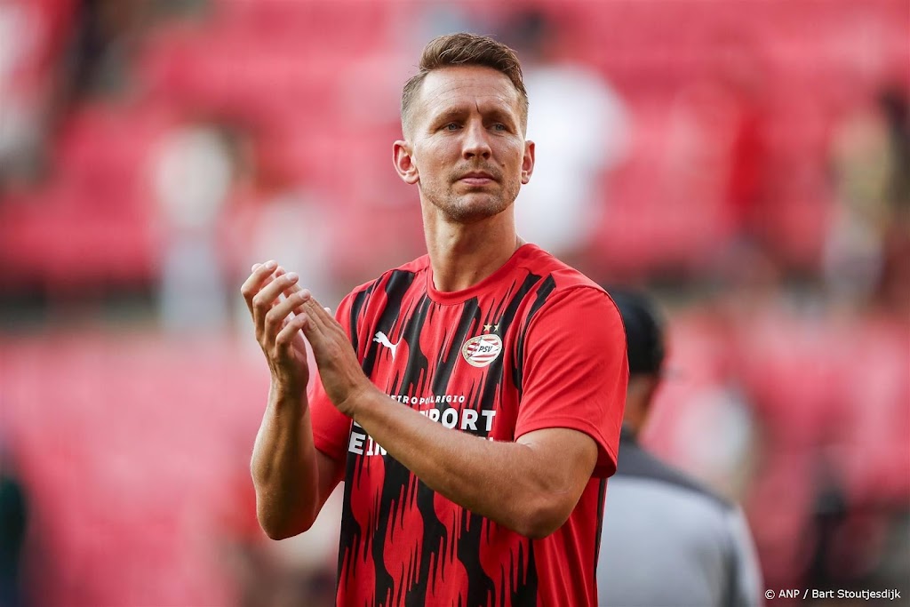 PSV-aanvoerder De Jong beste Eredivisievoetballer vorig seizoen