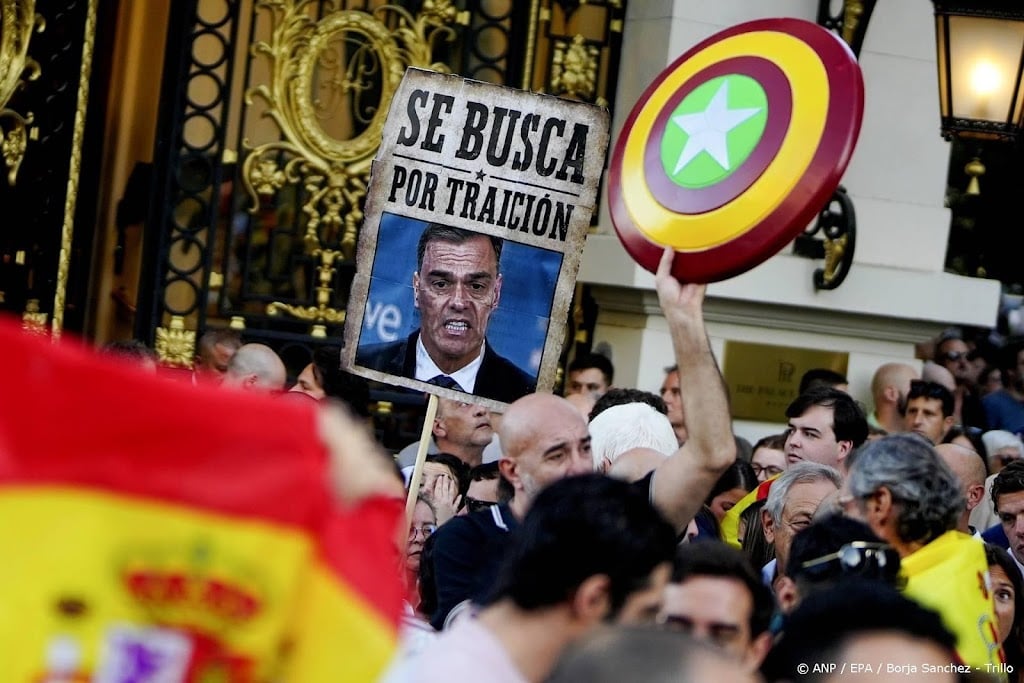 Spanjaarden demonstreren tegen aanpak migrantencrisis Ceuta