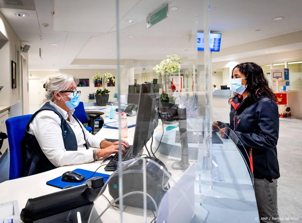 Meerdere ziekenhuizen stellen mondkapje voor bezoek verplicht
