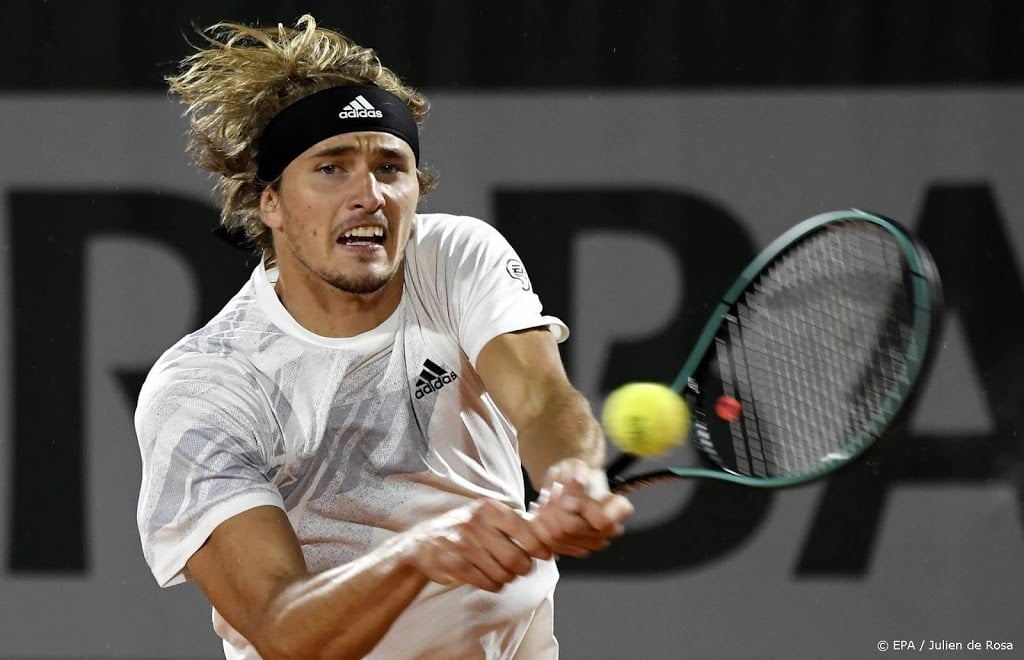 Zverev dendert door naar vierde ronde op Roland Garros