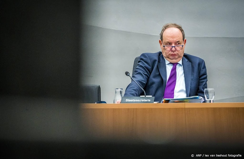 Staatssecretaris vindt kwestie-Arib slecht voor aanzien politiek