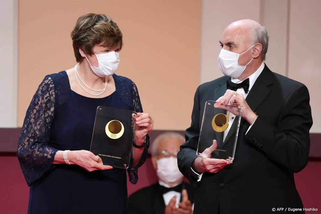 Nobelprijs Geneeskunde naar ontwikkelen mRNA-vaccins tegen corona