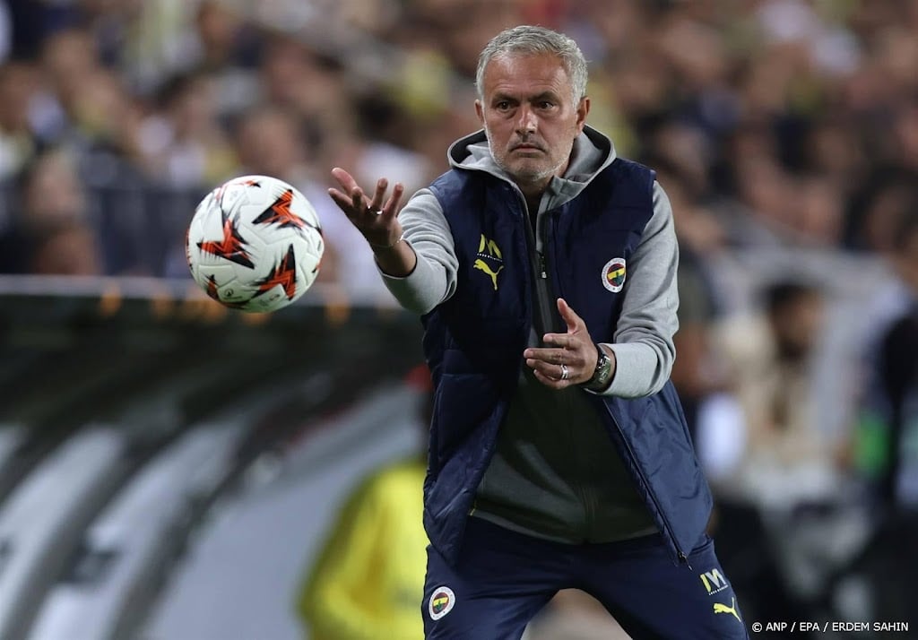 Mourinho niet blij met Nederlandse tegenstanders Fenerbahçe