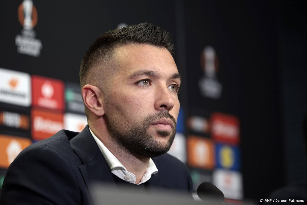 Ajax-coach Farioli laat zich niet ontmoedigen door blessures