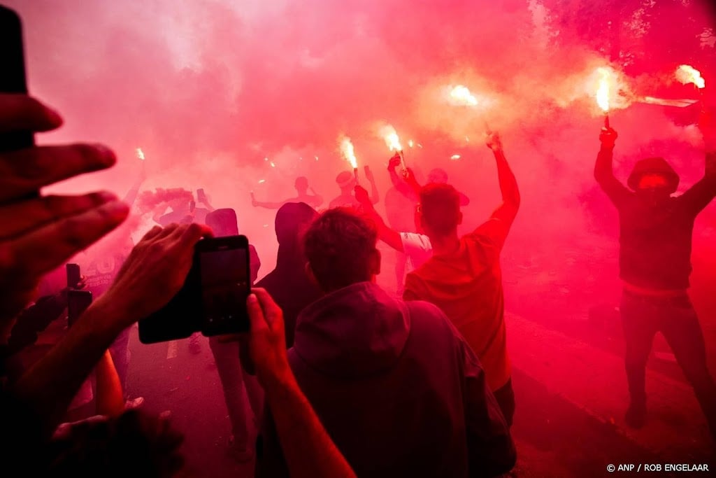 Politie deelt herkenbare foto's relschoppers kampioensfeest PSV