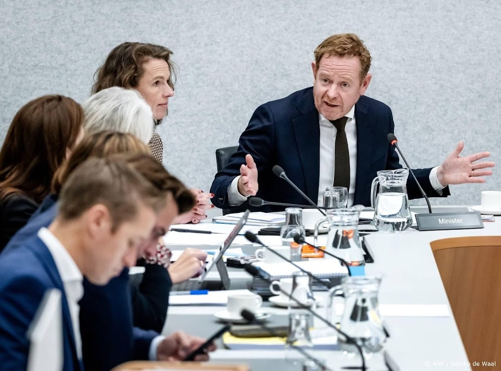 Van Weel: geen mensen uit lhbti-gemeenschap naar Oeganda