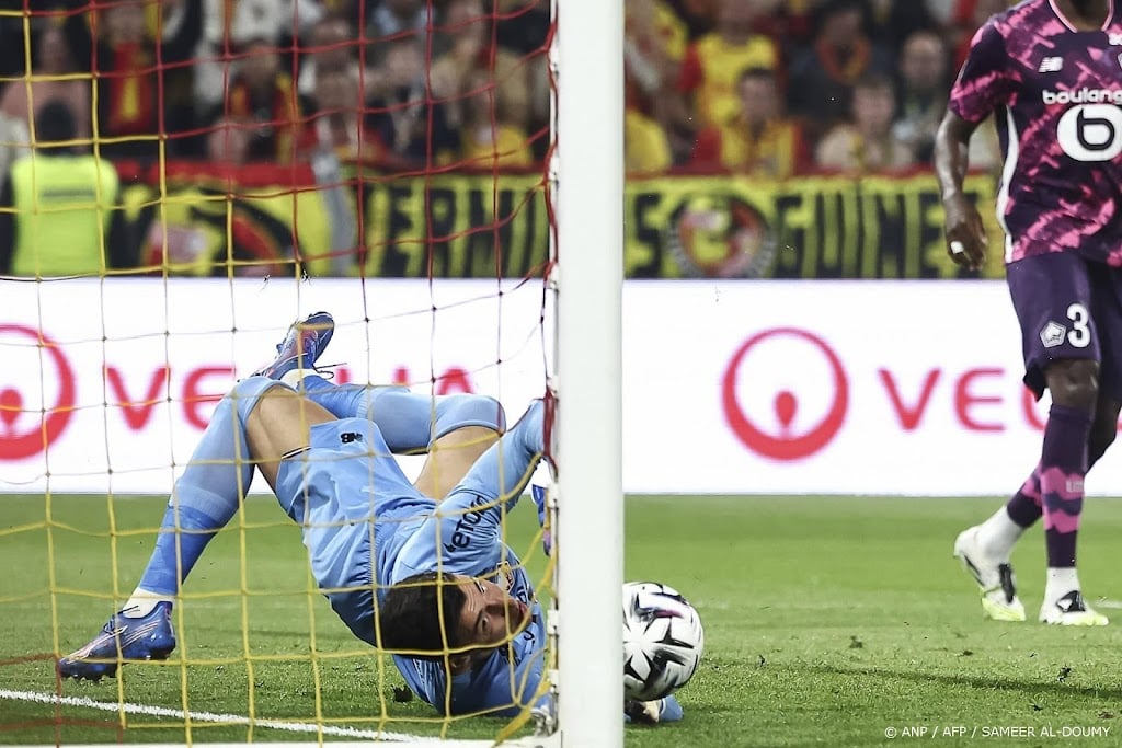 Özer stopt in Rome drie strafschoppen op rij voor winnend Lille