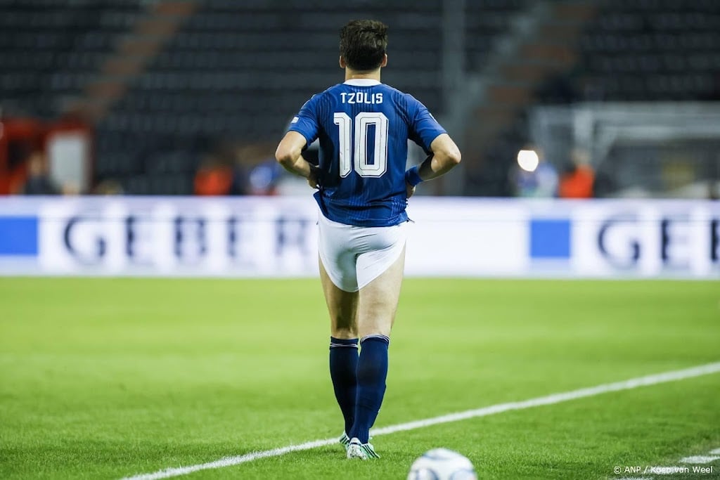 Griek Tzolis houdt dijbeenblessure over aan duel met Oranje