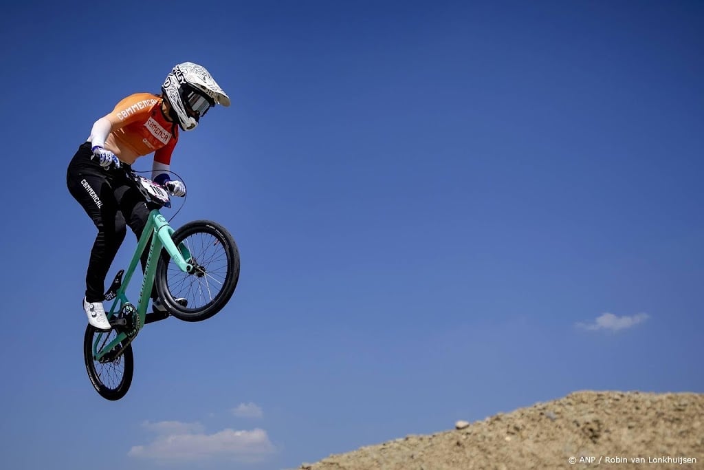 BMX'ster Laura Smulders wint wereldbekerwedstrijd in China