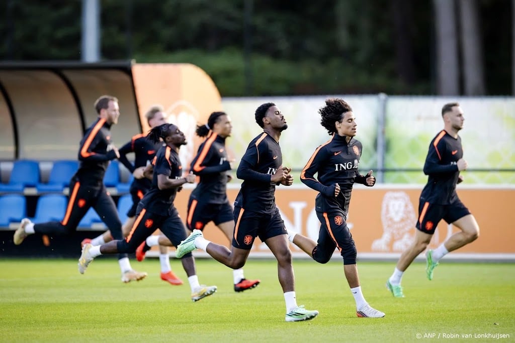 Oranje traint dag na gelijkspel tegen Grieken met negen spelers