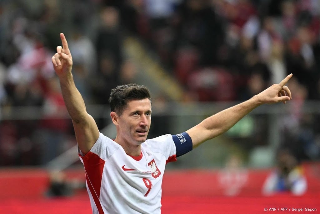 Hattrick Lewandowski bij 6-0-zege Polen op Roemenië
