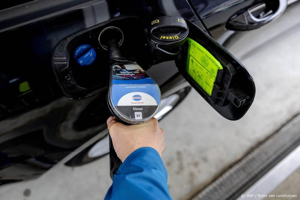 ACEA: marktaandelen diesel- en benzineauto's krimpen verder 