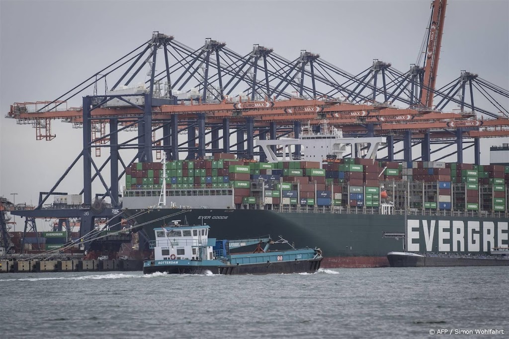 Rotterdamse haven sluit grote terminals zolang het stormt