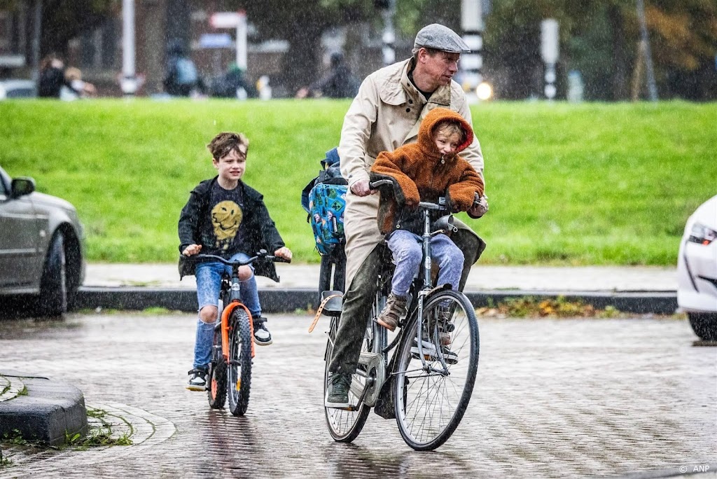 Veel scholen langs de kust dicht vanwege storm Ciarán