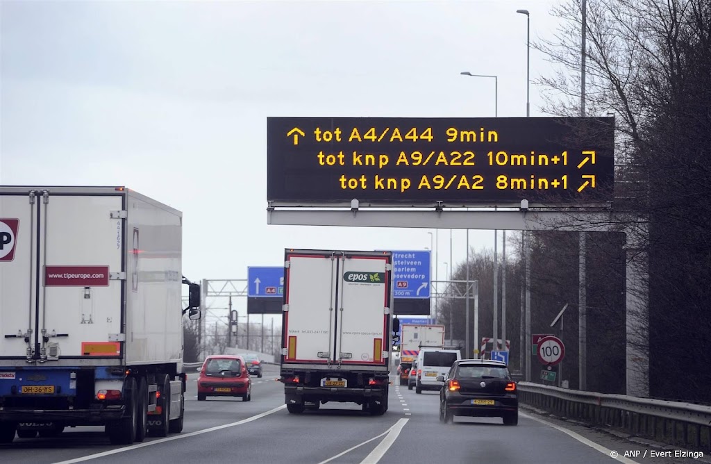 Vrachtwagenchauffeur bij storm beter voorbereid weg op