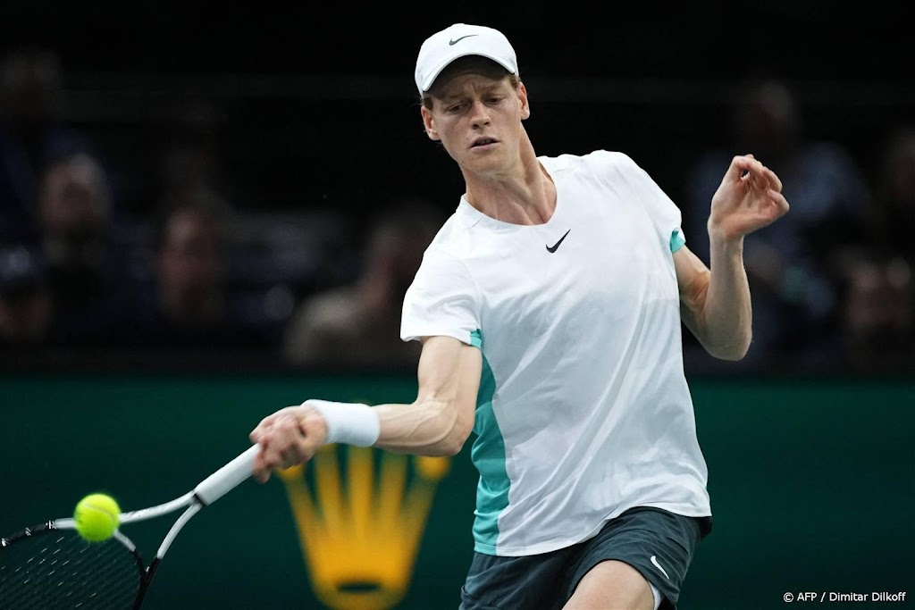 Tennisser Sinner meldt zich af in Parijs na nachtelijke partij