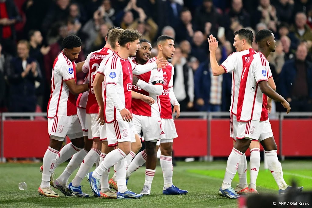 Ajax mag eindelijk weer eens juichen en is hekkensluiter af 